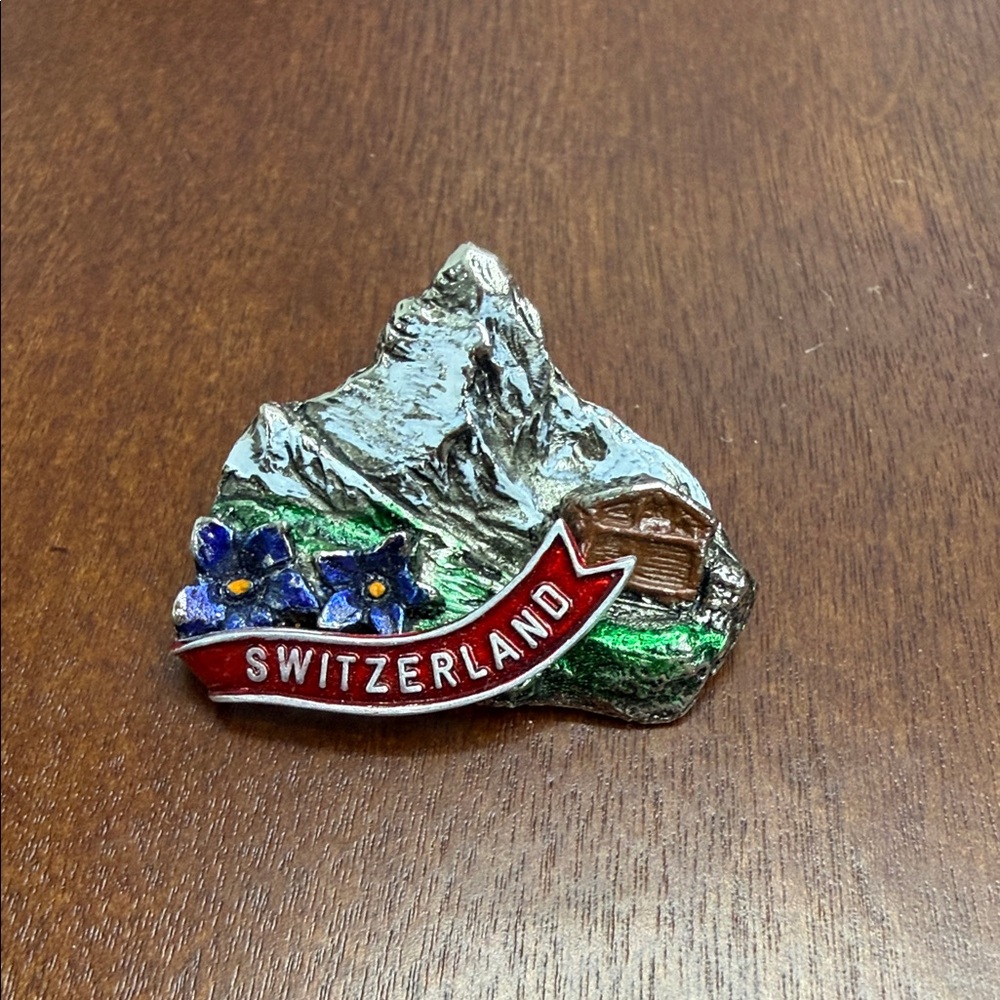 Switzerland Souvenir Pin w